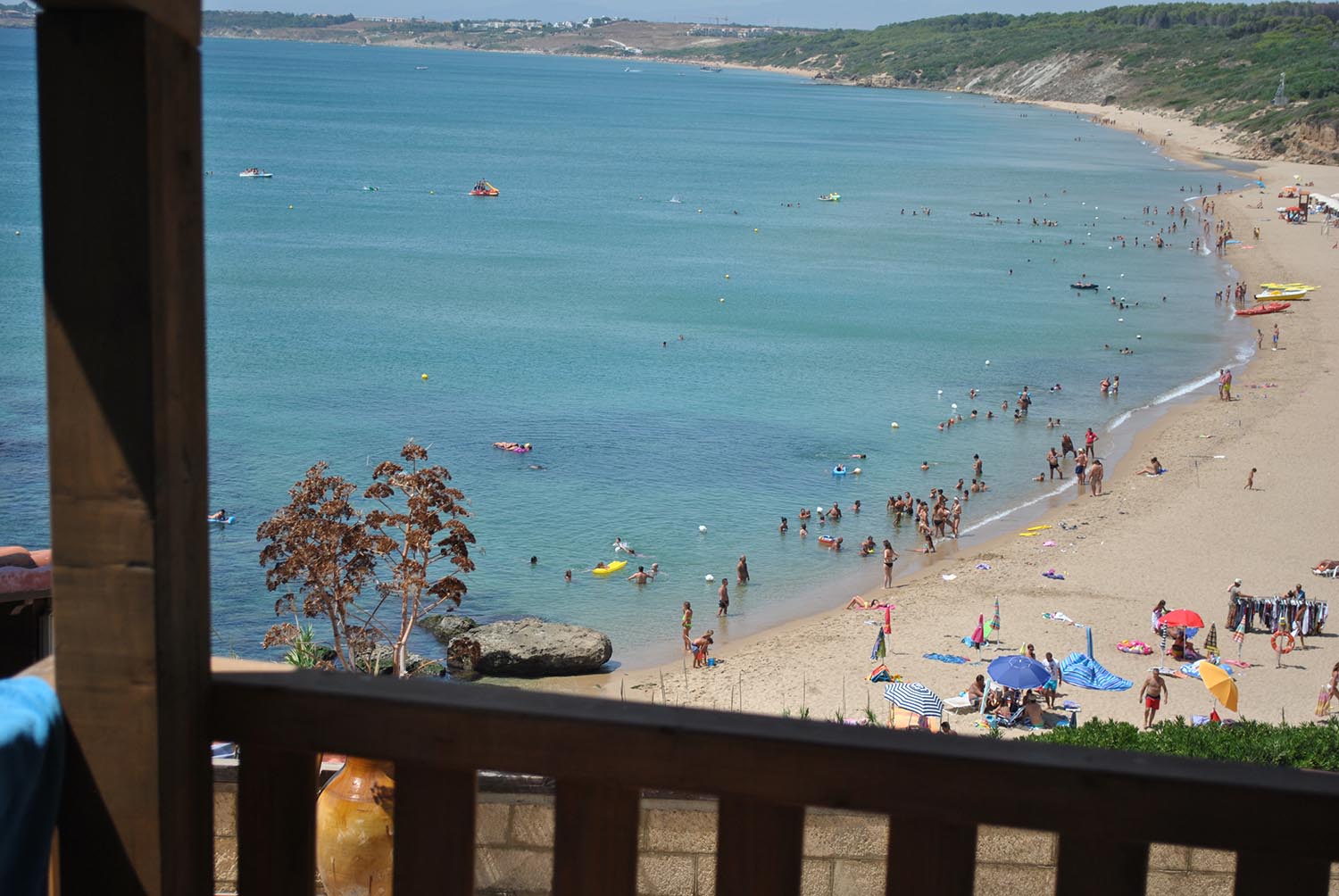 Veranda attrezzata di una camera dell'Hotel Village Kairos